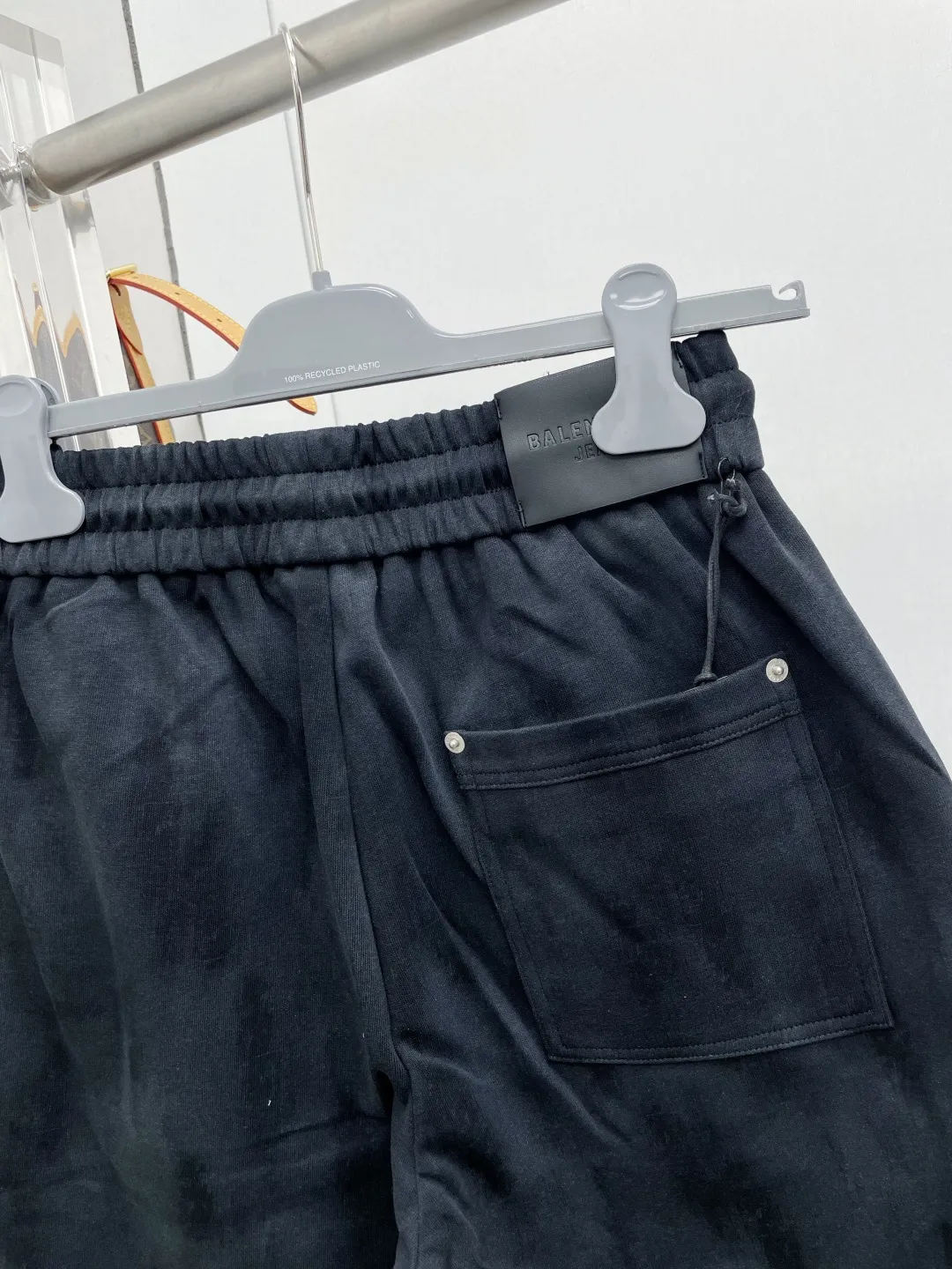 Bal Paris 2026 summer New Arrival embroidered 🪡 letter jacquard brand LOGO casual shorts DD are on sale simultaneously on the official website. Brand Classic LOGO casual pants, customized fabrics, excellent comfort and strong touch. Highly recognisable, perfect appearance and craftsmanship. Size:M-3XL